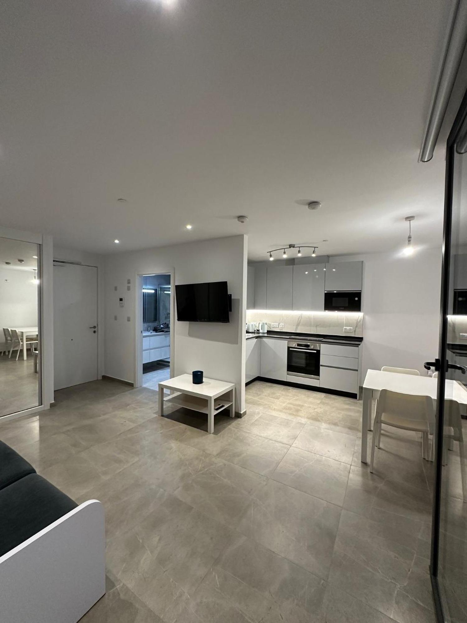 New Cp Luxury Studio With Spa Gibraltár Kültér fotó